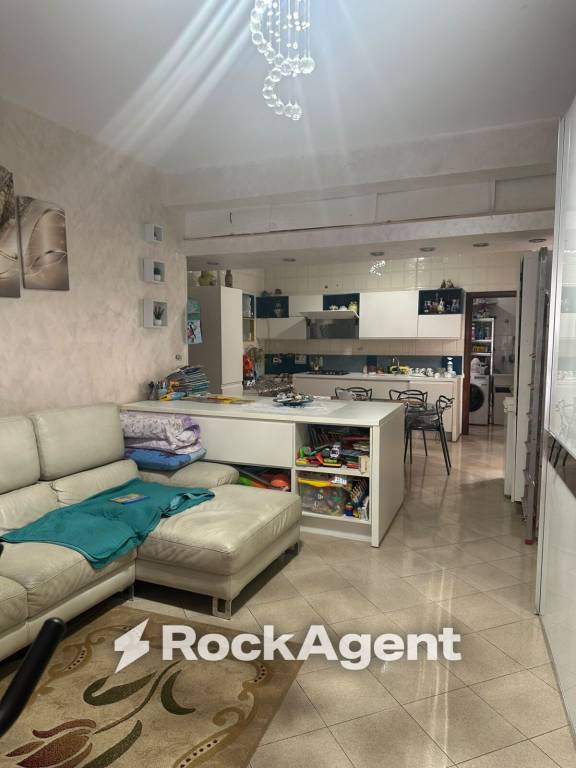 appartamento in vendita a Poggiomarino in zona Flocco