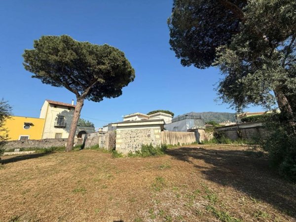 intera palazzina in vendita a Pollena Trocchia