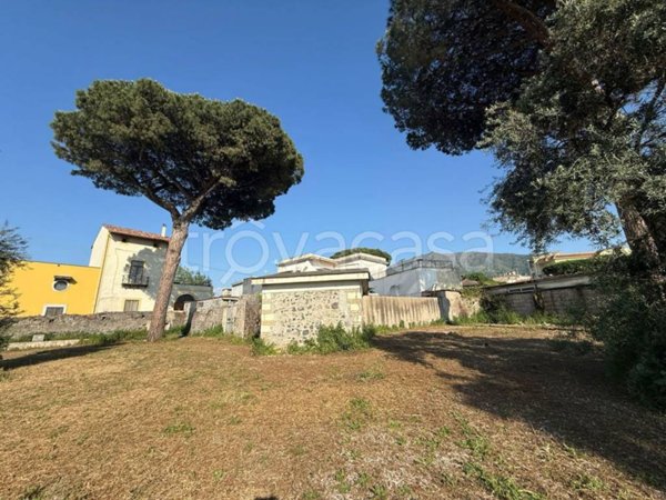 negozio in vendita a Pollena Trocchia