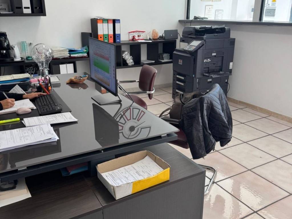 negozio in vendita a Pollena Trocchia