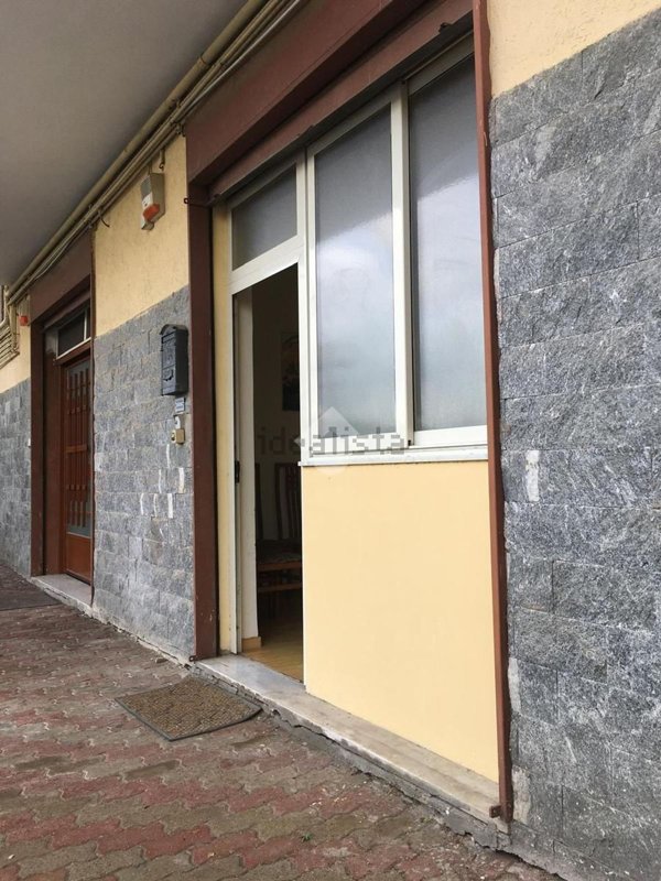 locale commerciale in vendita a Pollena Trocchia in zona Guindazzi