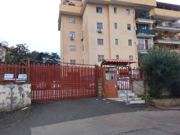 negozio in vendita a Pollena Trocchia in zona Guindazzi