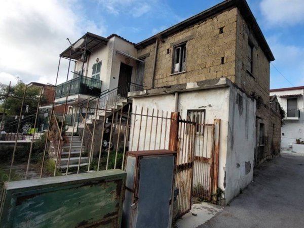 casa indipendente in vendita a Pollena Trocchia in zona Musci