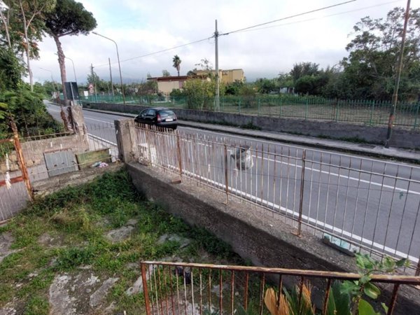 casa indipendente in vendita a Pollena Trocchia in zona Musci