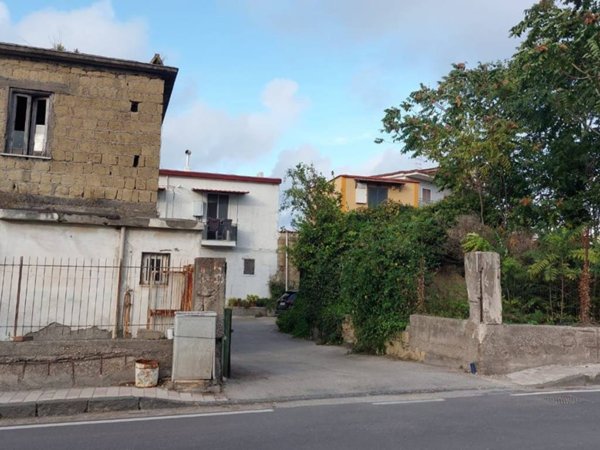 casa indipendente in vendita a Pollena Trocchia in zona Musci
