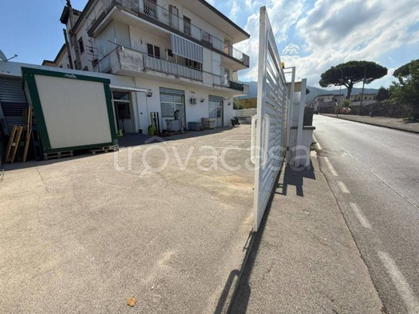 locale commerciale a Pollena Trocchia in zona San Gennariello/Laurenzana