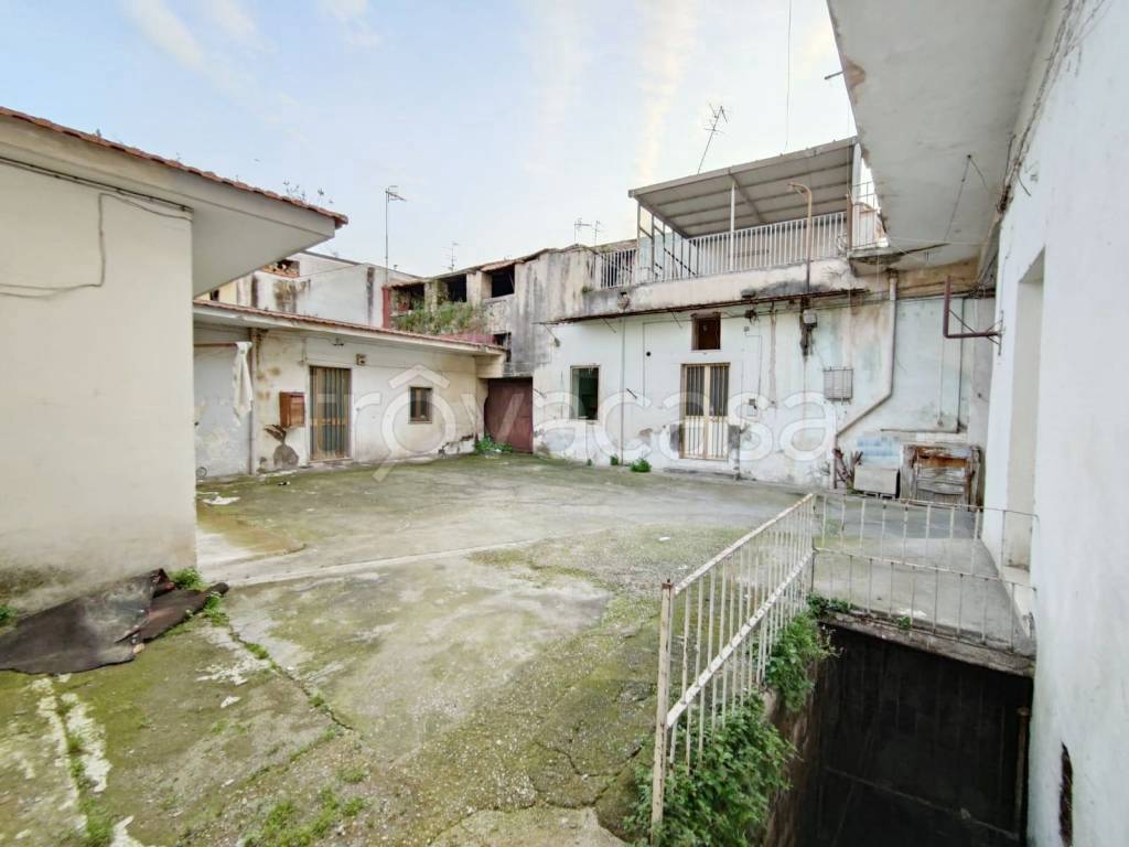 negozio in vendita a Pomigliano d'Arco