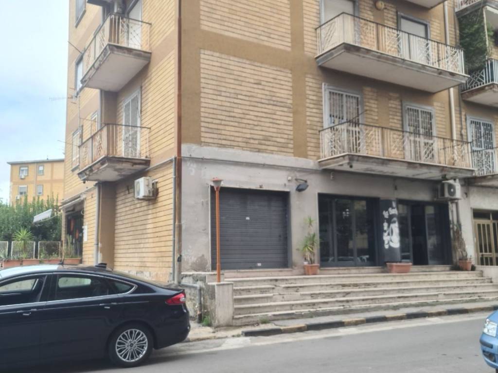 negozio in vendita a Pomigliano d'Arco