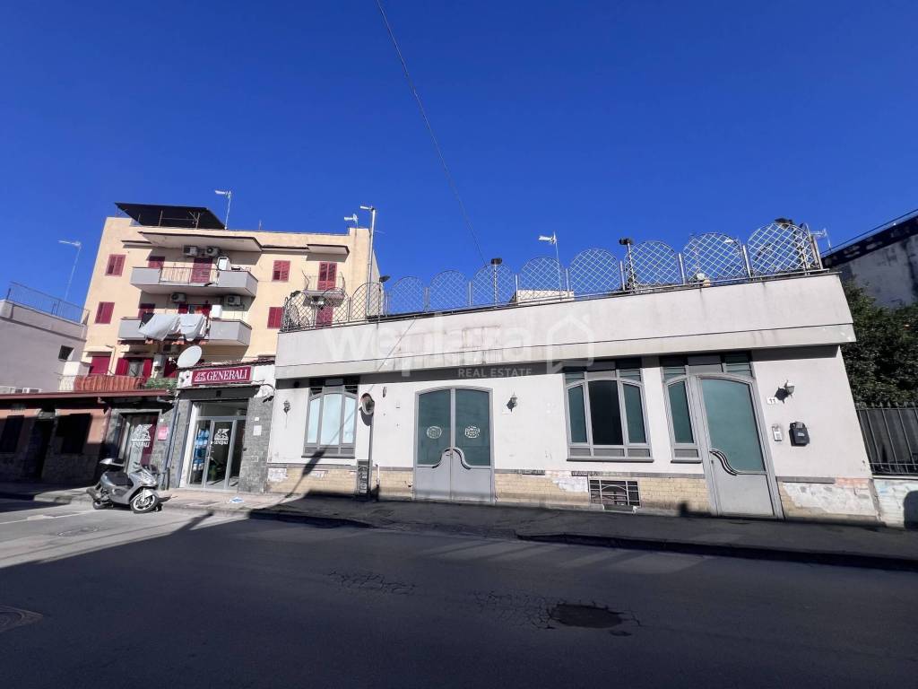negozio in vendita a Pomigliano d'Arco