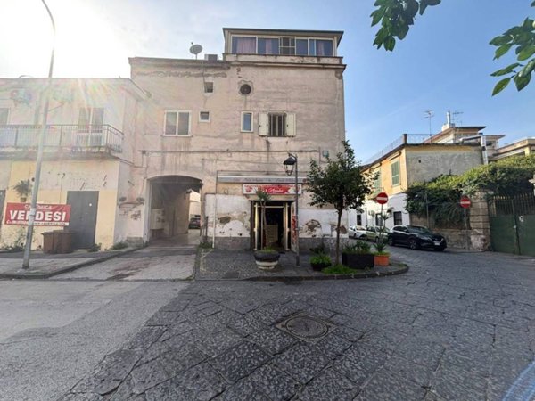 negozio in vendita a Pomigliano d'Arco