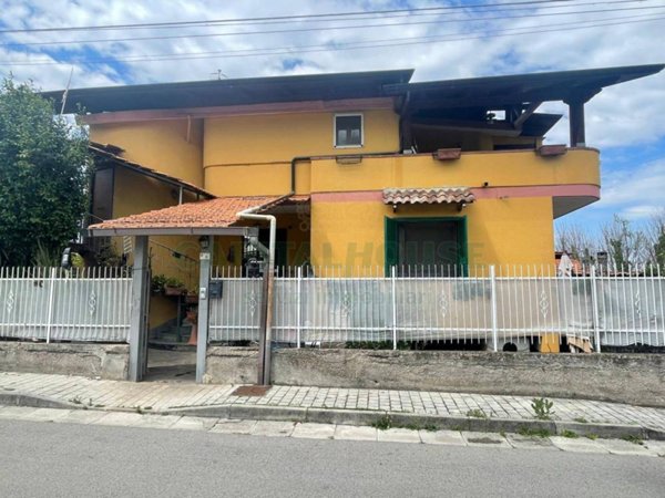 casa indipendente in vendita a Pomigliano d'Arco