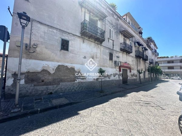 negozio in vendita a Pomigliano d'Arco
