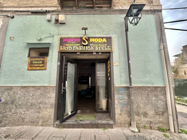 negozio in vendita a Pomigliano d'Arco