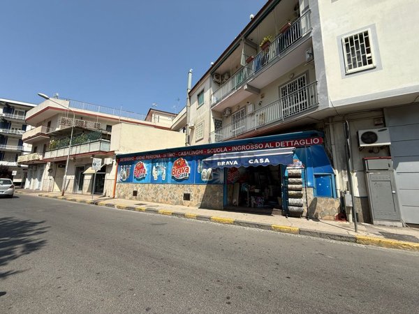 locale commerciale in vendita a Pomigliano d'Arco