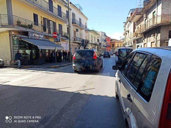 locale commerciale in vendita a Pomigliano d'Arco