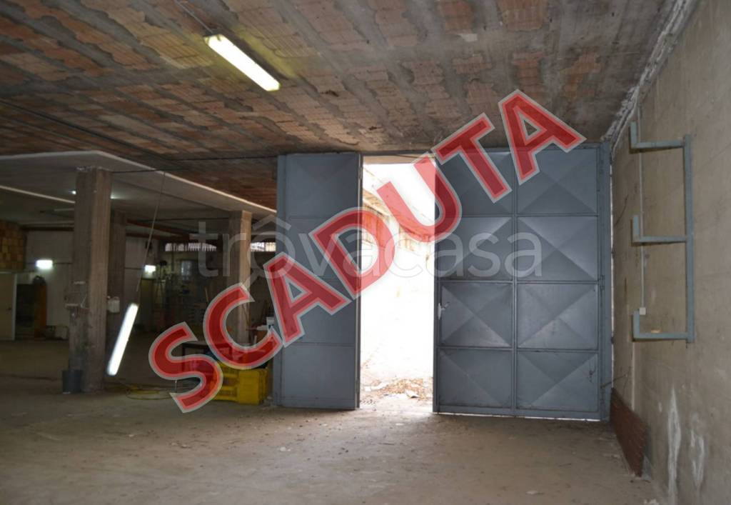 locale commerciale in vendita a Pomigliano d'Arco