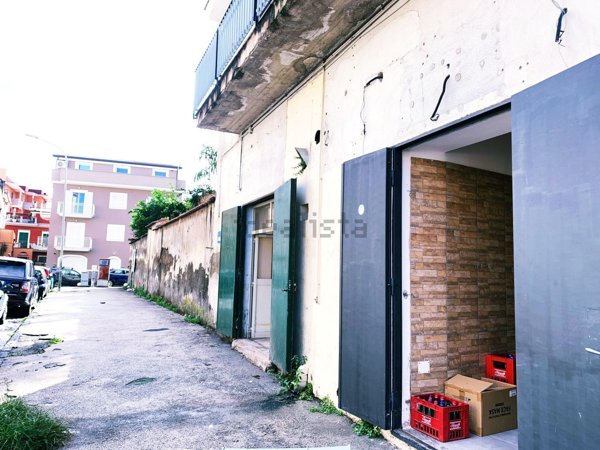 locale commerciale in vendita a Pomigliano d'Arco
