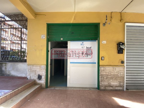 locale commerciale in vendita a Pomigliano d'Arco