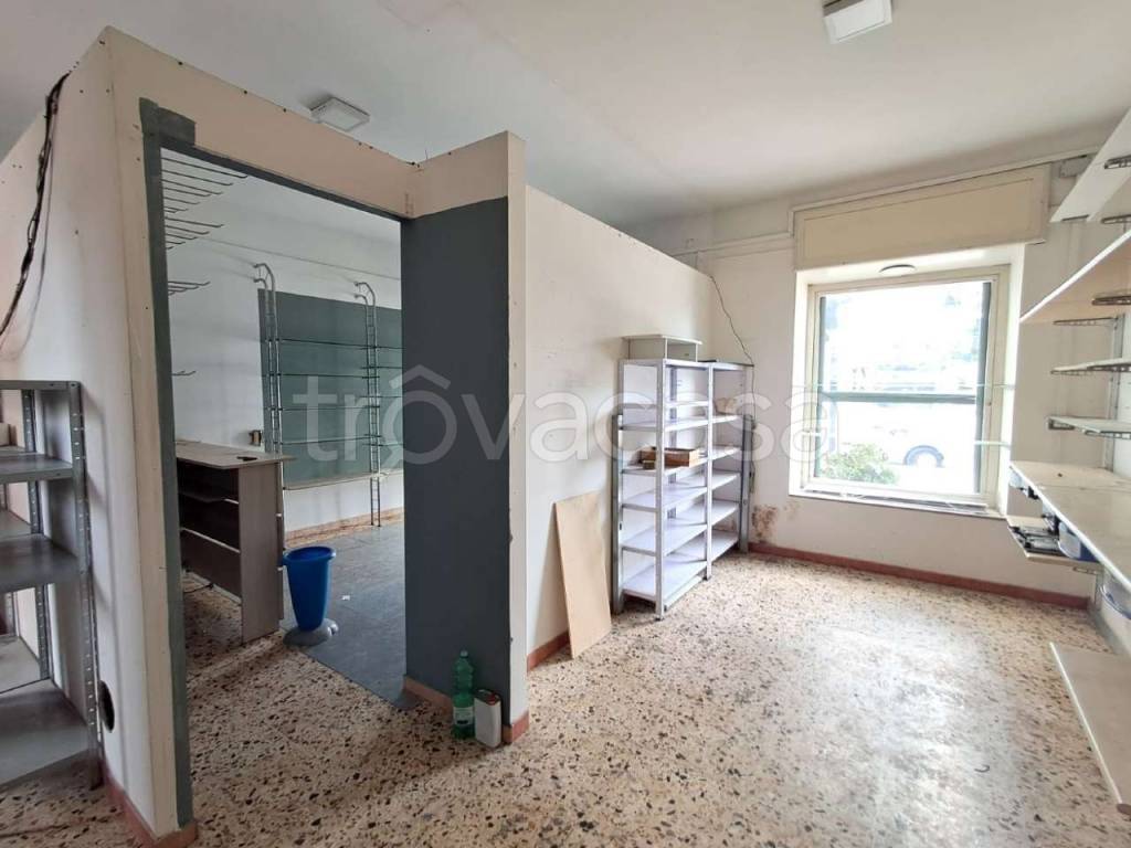 negozio in affitto a Pomigliano d'Arco