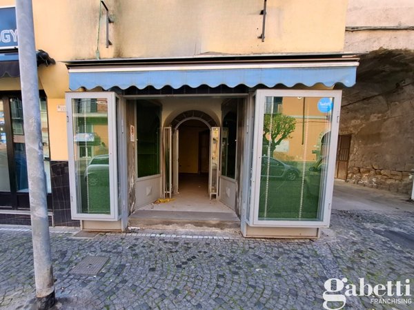 locale commerciale in vendita a Pomigliano d'Arco