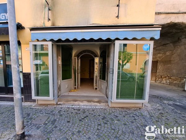 locale commerciale in vendita a Pomigliano d'Arco