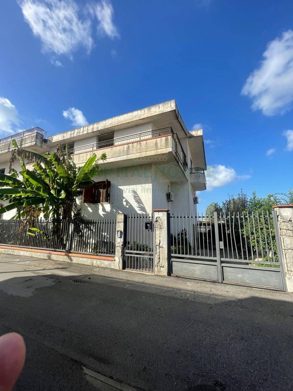 casa indipendente in vendita a Pomigliano d'Arco in zona Pratola