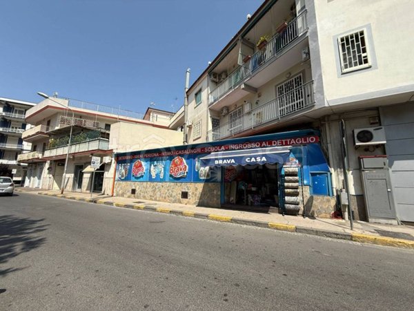 negozio in vendita a Pomigliano d'Arco