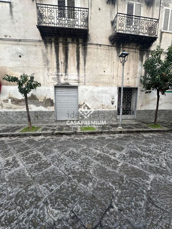 locale commerciale in vendita a Pomigliano d'Arco