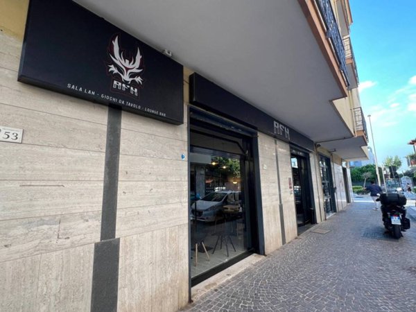 negozio in vendita a Pomigliano d'Arco
