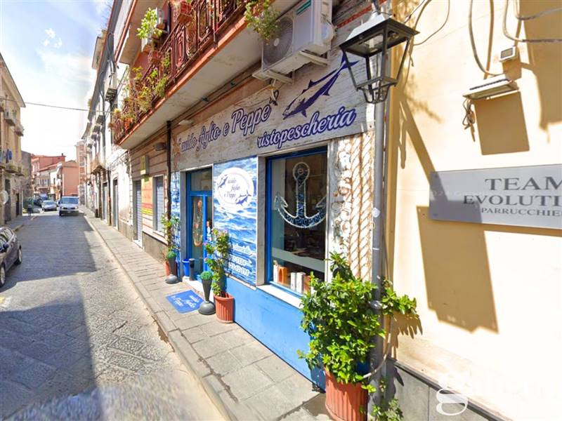 negozio in vendita a Pomigliano d'Arco