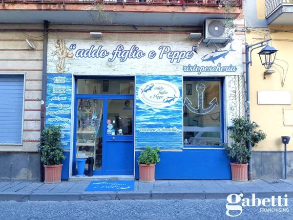 negozio in vendita a Pomigliano d'Arco