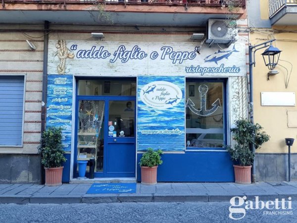 locale commerciale in vendita a Pomigliano d'Arco