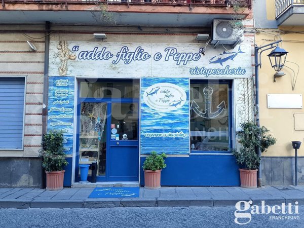 locale commerciale in vendita a Pomigliano d'Arco