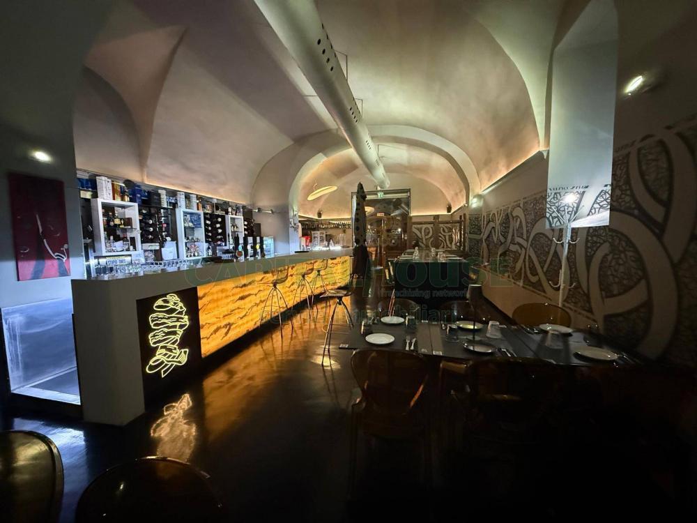 locale commerciale in vendita a Pomigliano d'Arco