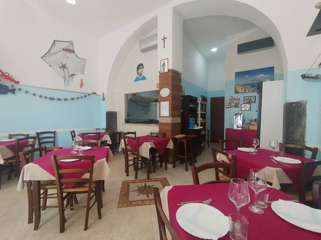 negozio in vendita a Pomigliano d'Arco