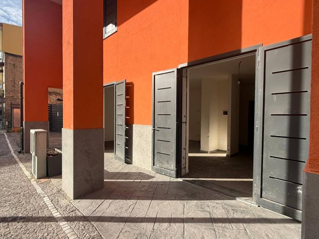 negozio in vendita a Pomigliano d'Arco