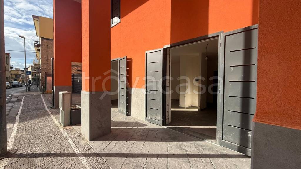 negozio in vendita a Pomigliano d'Arco