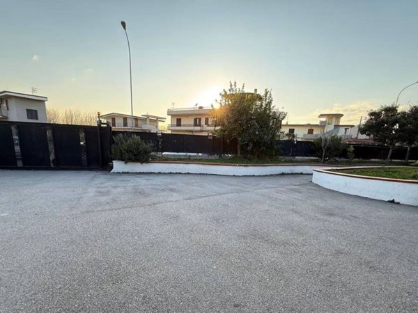 negozio in vendita a Pomigliano d'Arco in zona Ciccarelli