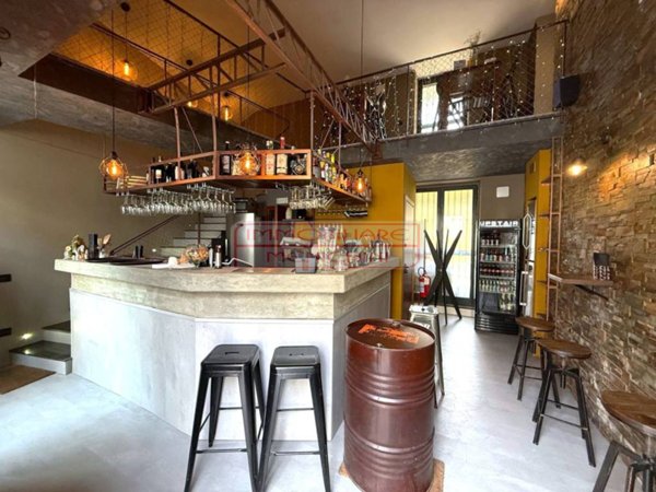 negozio in vendita a Pomigliano d'Arco