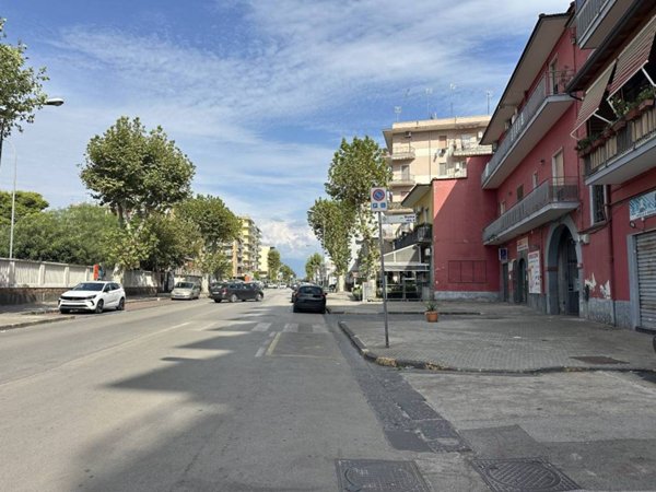 locale commerciale in vendita a Pomigliano d'Arco