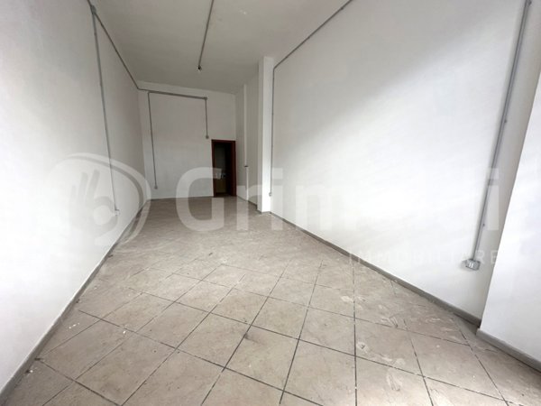 locale commerciale in vendita a Pomigliano d'Arco