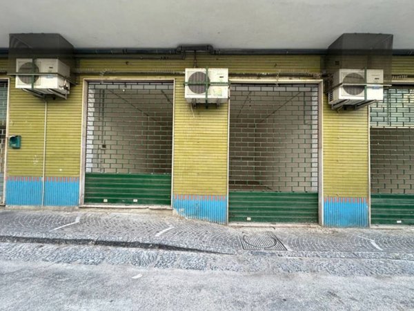 negozio in vendita a Pomigliano d'Arco in zona Castello