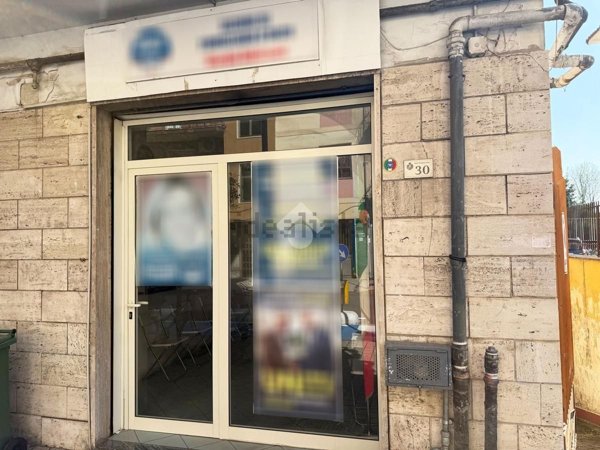 locale commerciale in vendita a Pomigliano d'Arco
