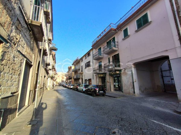 negozio in vendita a Pomigliano d'Arco