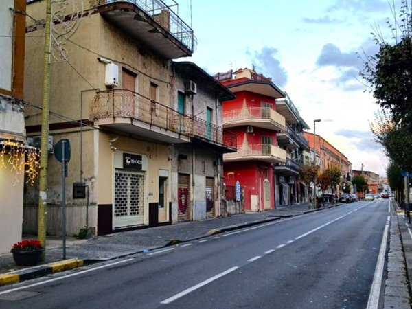 negozio in vendita a Pomigliano d'Arco