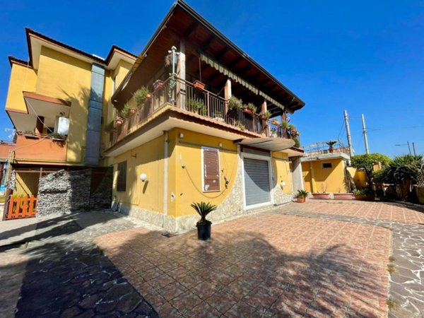 negozio in vendita a Pomigliano d'Arco in zona Ciccarelli