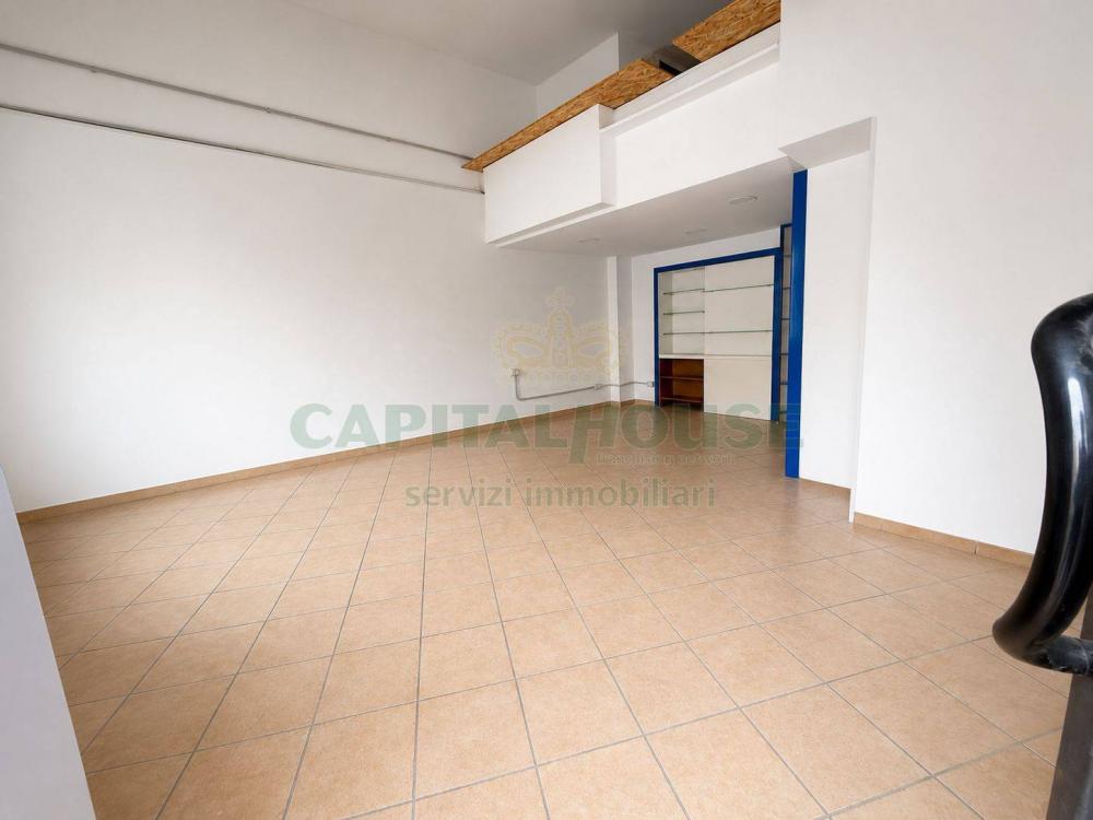 locale commerciale in vendita a Pomigliano d'Arco