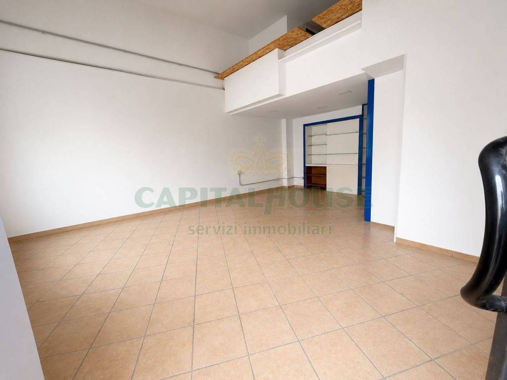 negozio in vendita a Pomigliano d'Arco