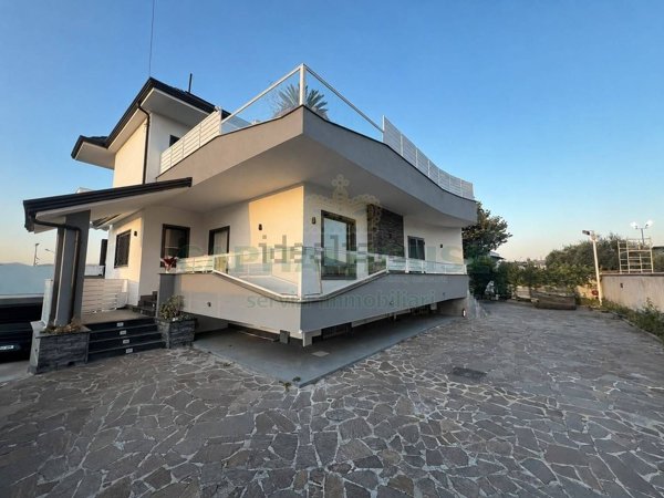 casa indipendente in vendita a Pomigliano d'Arco