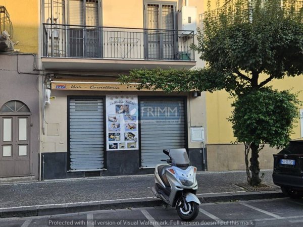 negozio in vendita a Pomigliano d'Arco